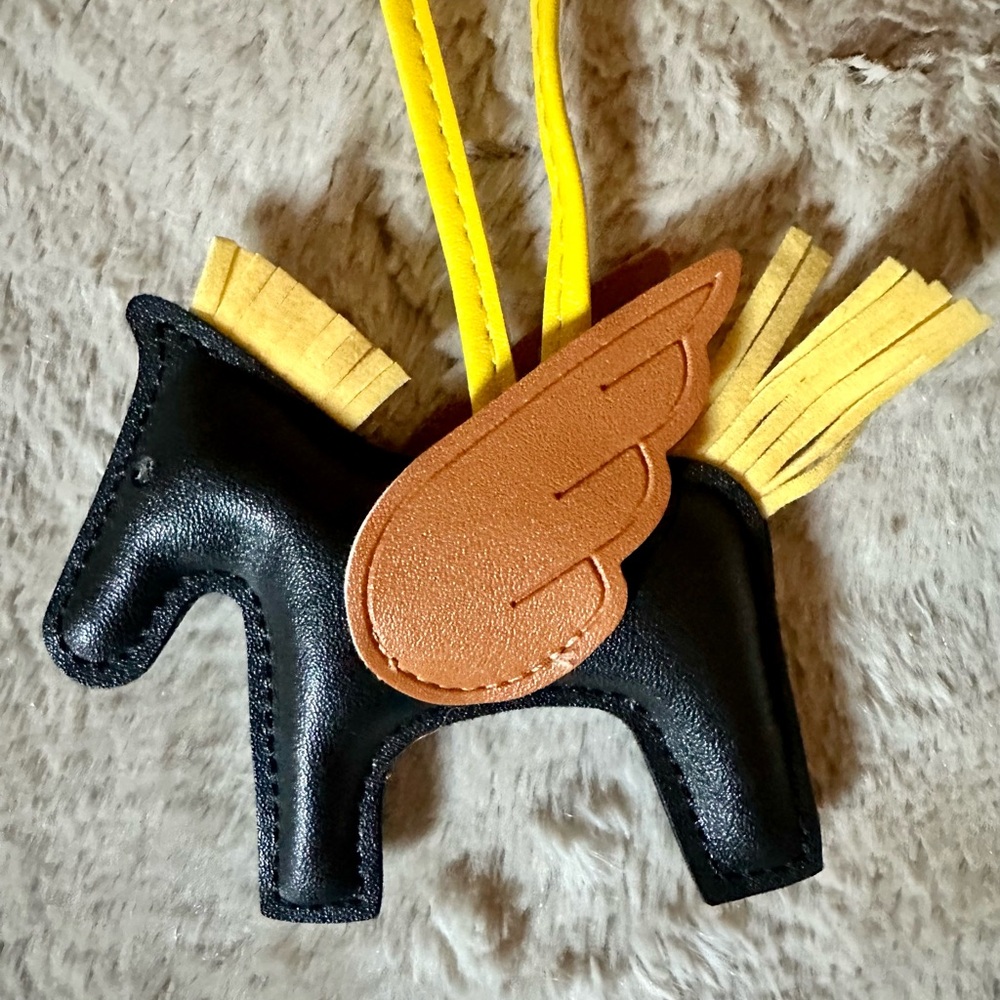 Genuine Leather Horse-Shaped Bag Charm/Keyring - Picture 5 of 7